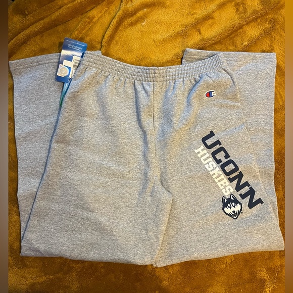 Champion NWT UConn Sweatpants- Youth Large 10-12 - Picture 3 of 8